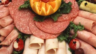 Le nitrite de sodium, appelé aussi sel nitrité, est couramment utilisé dans la charcuterie pour favoriser sa bonne conservation et son goût. © H. Chaligne Le nitrite de sodium, appelé aussi sel nitrité, est couramment utilisé dans la charcuterie pour favoriser sa bonne conservation et son goût. © H. Chaligne